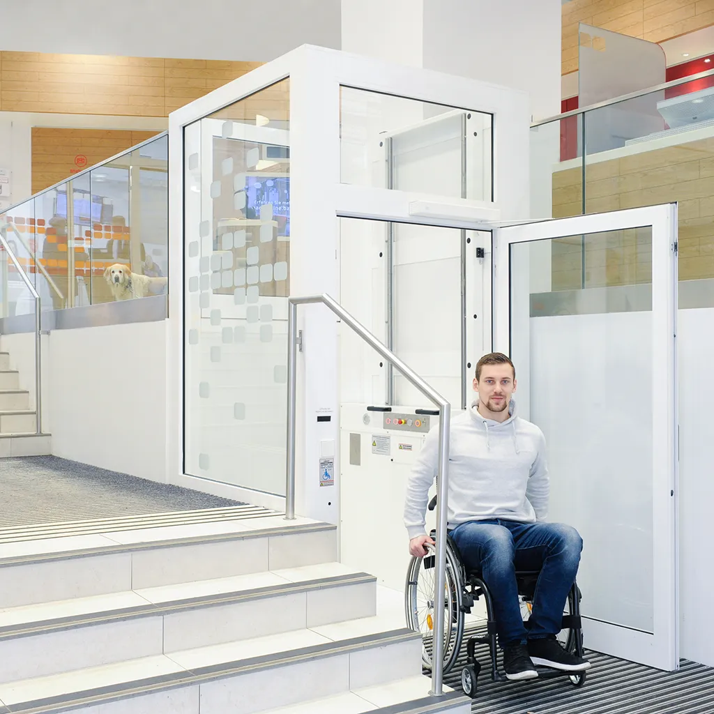 Rollstuhl Hebebühne für barrierefreien Zugang zu Gebäuden